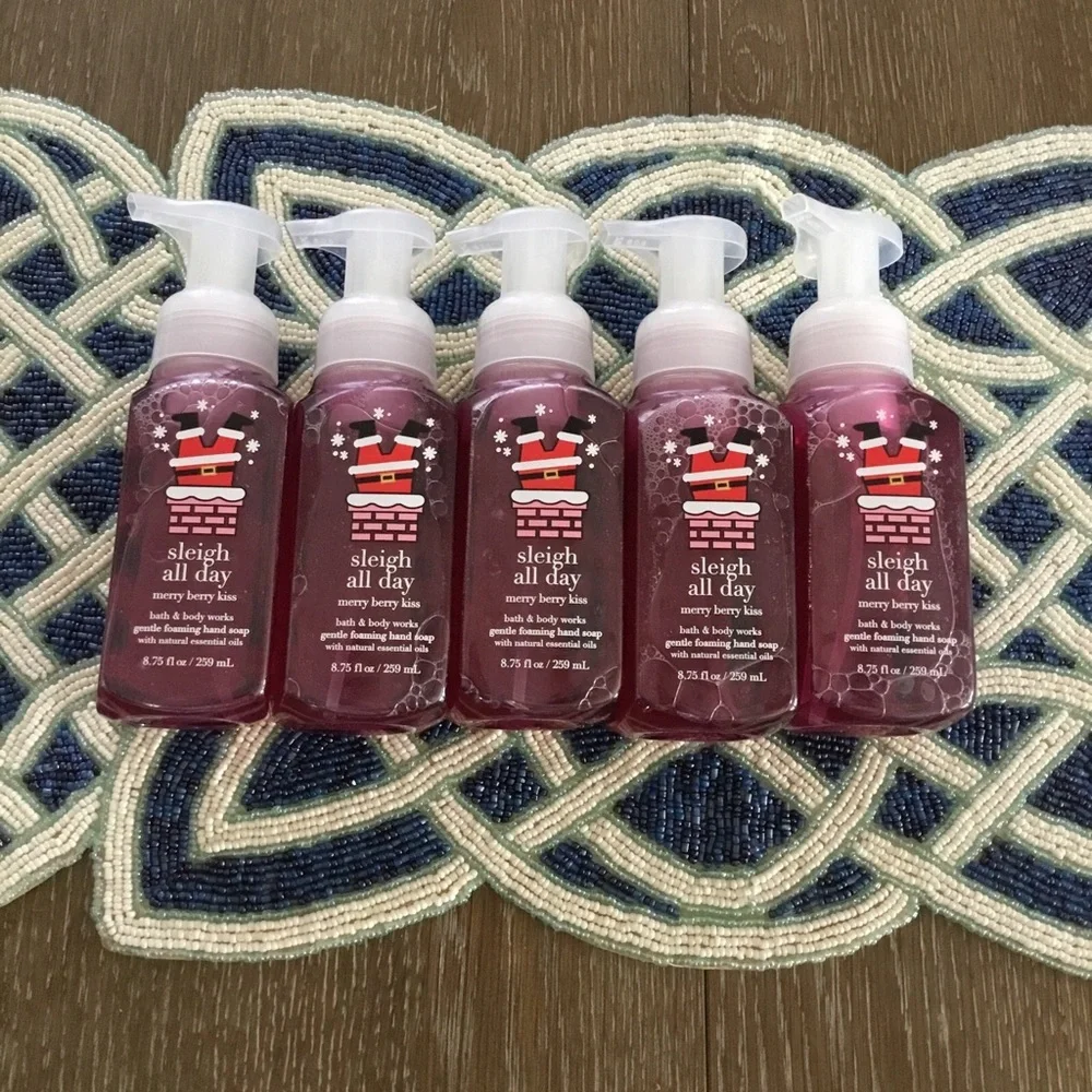 5 Bath & Body Works Sleigh All Day Merry Berry Kiss Foaming Hand Soap 8.75 fl.oz